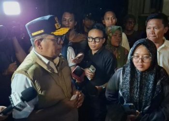 Desi-istri-Pewarta-Foto-Antara-berbincang-dengan-Gubernur-Banten-Andra-Soni-ft-Ist-1