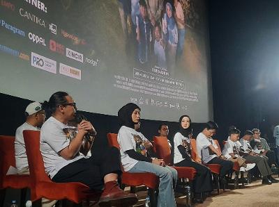 Ruben-Adrian-bersama-pemain-film-Istimewa-ft-cakraline
