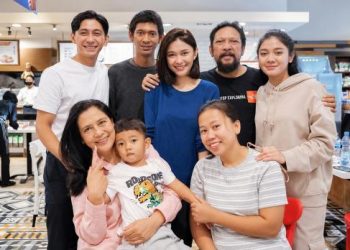 Jamal-Mirdad-bersama-Lidya-Anak-Menantu-dan-Cucu-ft-Instagram